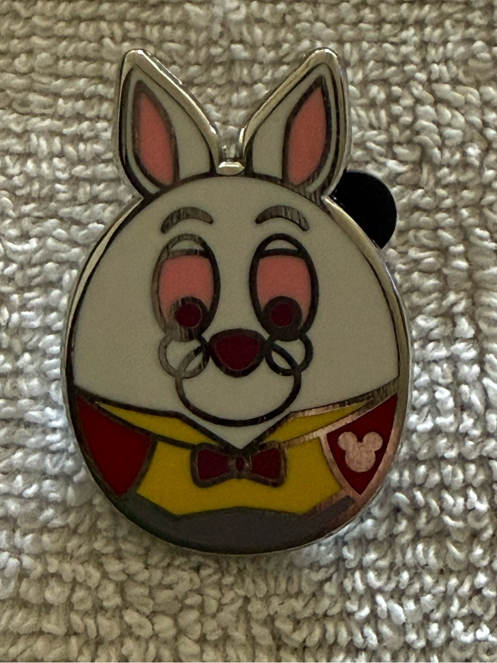 Disney White Rabbit Hidden Disney Pin 5/5 Alice in Wonderland Rabbit Eggs